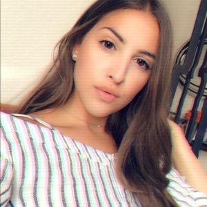 Meet your Posher, Estefania